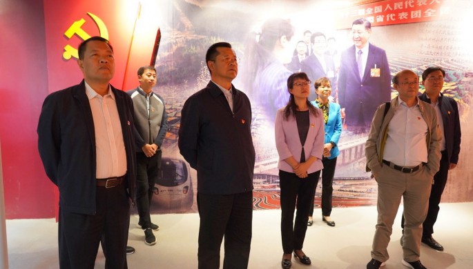 集團(tuán)公司開展“不忘初心、牢記使命”主題黨日活動(dòng) <br/> — 參觀主題教育檔案文獻(xiàn)展